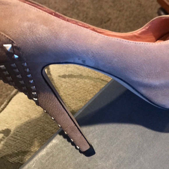 Vince Camuto | 8.5 beautiful studded pump. - Picture 5 of 8